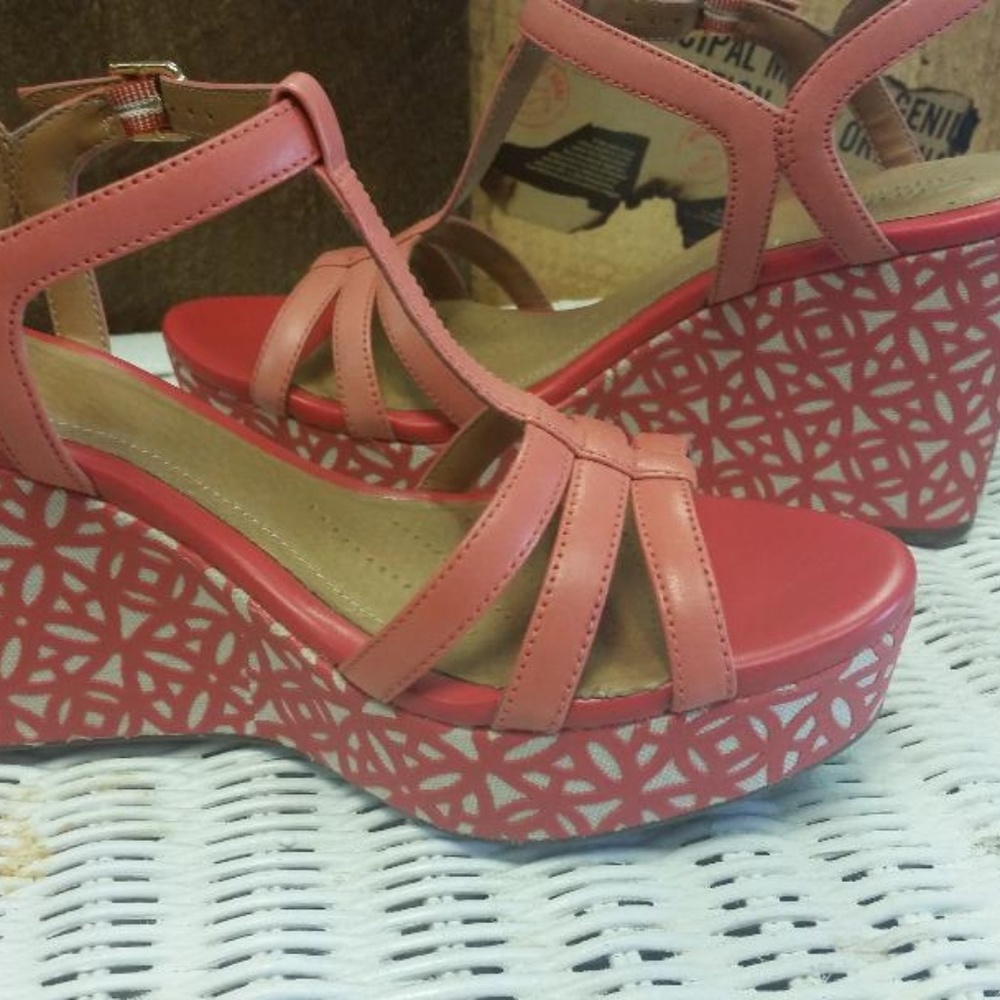 Clarks Amelia Avery Hi Sandals